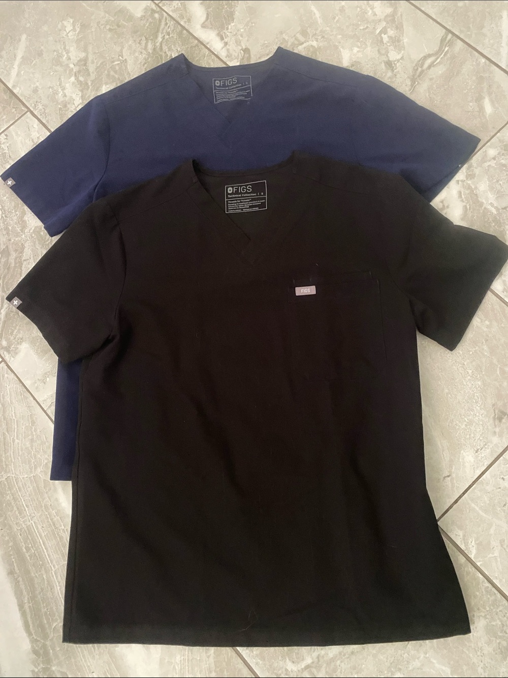 2 FIGS Mens Technical Collection V Neck Tops in Black and Navy Blue | S